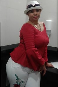 Veterana Culona y tetona - cougar mother with yam-sized ball-sac and bumpers